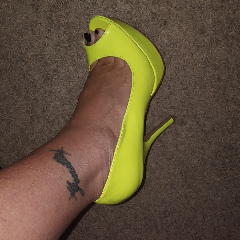 Shoes - Picture 5 of 5